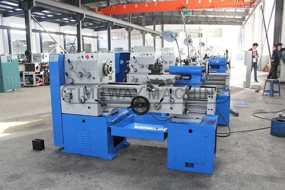 16 1600 R.P.M. Hochpräzisions-Metalldrehmaschine Mini-Drehmaschine Werkzeug mit 1500 KG Gewicht