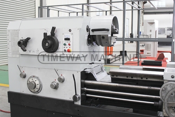 3900 KG Gewicht 3725x1473x1622 mm Warmmotor Drehmaschine Metalldrehmaschine zum Schneiden von Gewinden