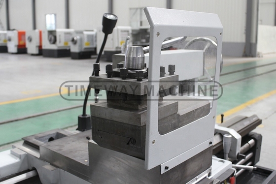3900 KG Gewicht 3725x1473x1622 mm Warmmotor Drehmaschine Metalldrehmaschine zum Schneiden von Gewinden