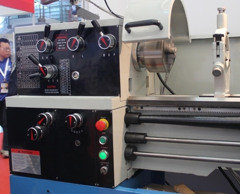 Durchschnittliche universelle mechanische Präzisionsdrehmaschine mit maximaler Werkstücklänge von 1000 mm