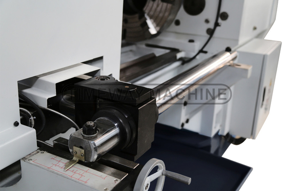 Energieförderungsrohr-Drehmaschine Q-200 550 mm Bettbreite für einen reibungslosen Drahtenprozess
