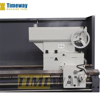 Verkaufen Sie 130mm Spindelbohrung Schwerlast Horizontale Drehmaschine mit 755mm Bettbreite