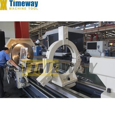 Verkaufen Sie 130mm Spindelbohrung Schwerlast Horizontale Drehmaschine mit 755mm Bettbreite