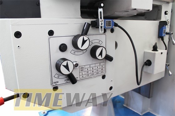 UM320D Horizontale Kniefräsmaschine für mittlere Bearbeitung Gewicht KG 1550
