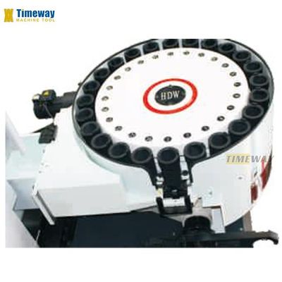 1300 mm Tischfahrt Hochpräzisions vertikaler Bearbeitungszentrum für fortgeschrittene Bearbeitung