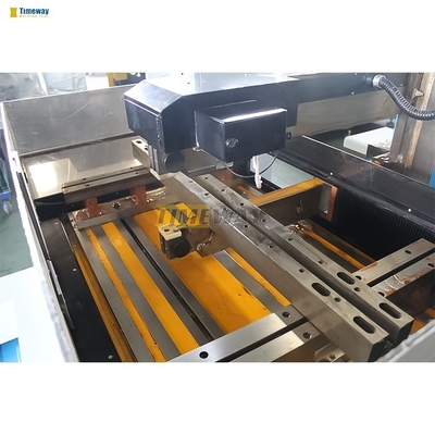 Hochgeschwindigkeitsdrahtschneidemaschine EDM-Maschine mit Schrank Computer-Arbeitsbank Größe 750*1140mm