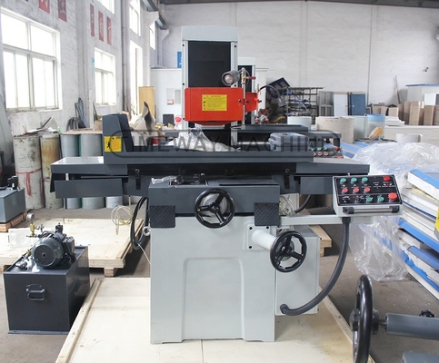 1.5kW Leistung Hydraulische Oberflächenschleifmaschine Sattel bewegliche Art 850KG Gewicht