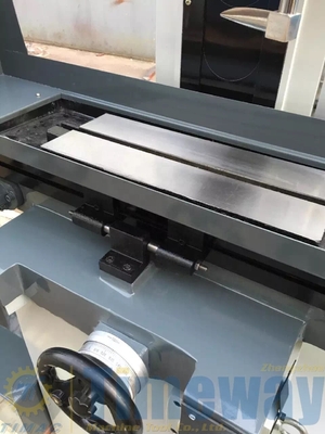 1.5kW Leistung Hydraulische Oberflächenschleifmaschine Sattel bewegliche Art 850KG Gewicht