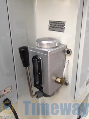 1.5kW Leistung Hydraulische Oberflächenschleifmaschine Sattel bewegliche Art 850KG Gewicht