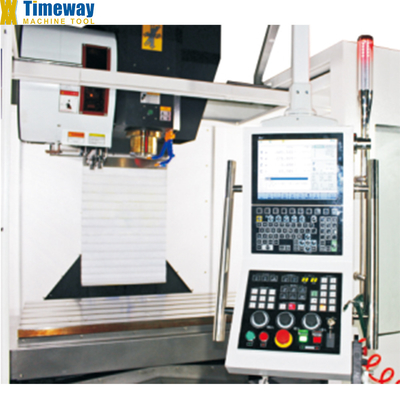 1360x700 Tischgröße 3-Achsen VMC1370 Vertikalbearbeitungszentrum Maschine CNC-Fräsmaschine