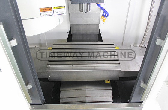 Tabellenreise Y mm 450 Zeitweg VMC650G Vertikalbearbeitungszentrum X/Y/Z Lineare Führung