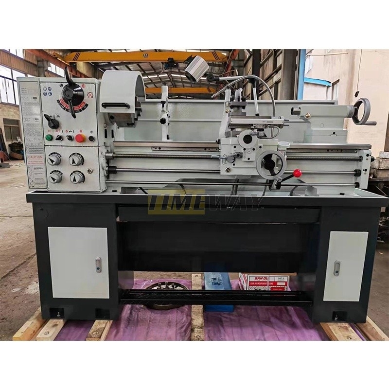 220/380V Spannung Mini Drehmaschine Horizontale Lücke Bett Drehmaschine mit 1930 * 760 * 1580mm Abmessungen